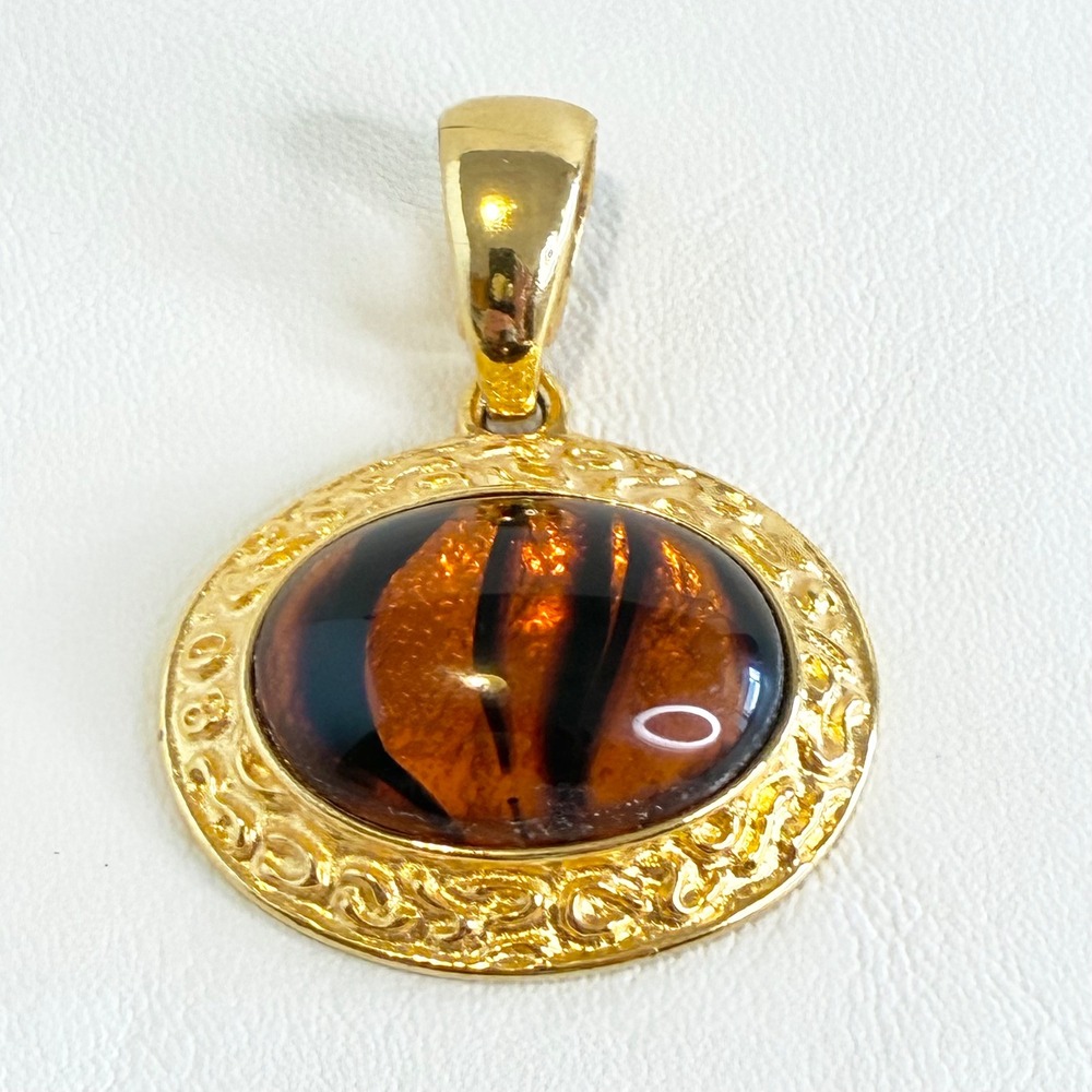 Vintage Gold Tone Pendant Doncaster Oval Faux Amber Tiger Stripe Statement